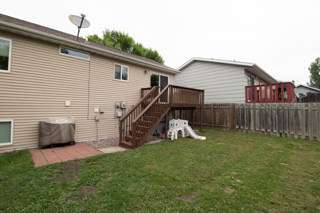 1938 53rd Avenue S, Fargo, ND 58104