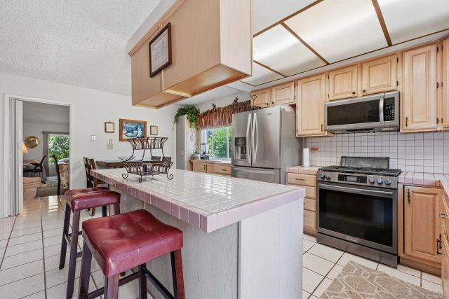 707 Granada, Vista, CA 92083