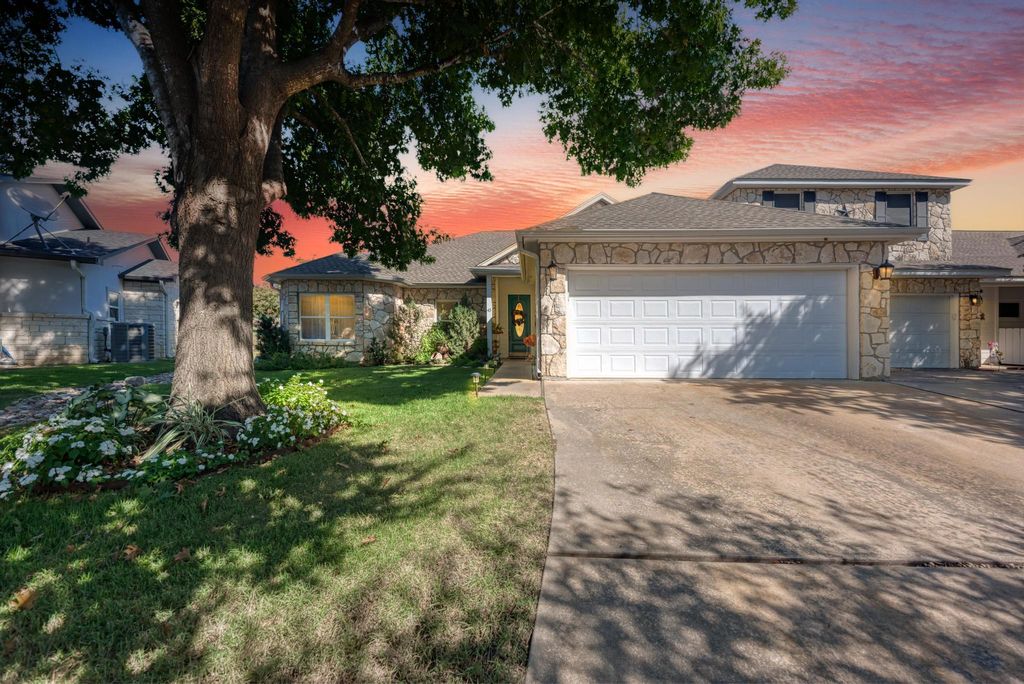 43 Augusta DR, Meadowlakes, TX 78654