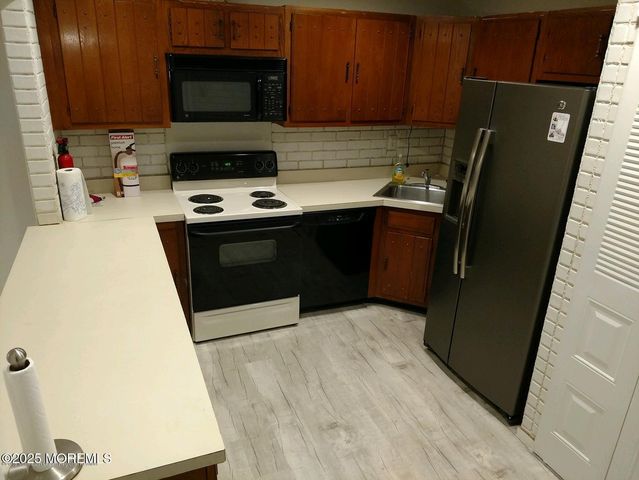 137 Amberly Drive E, Manalapan, NJ 07726