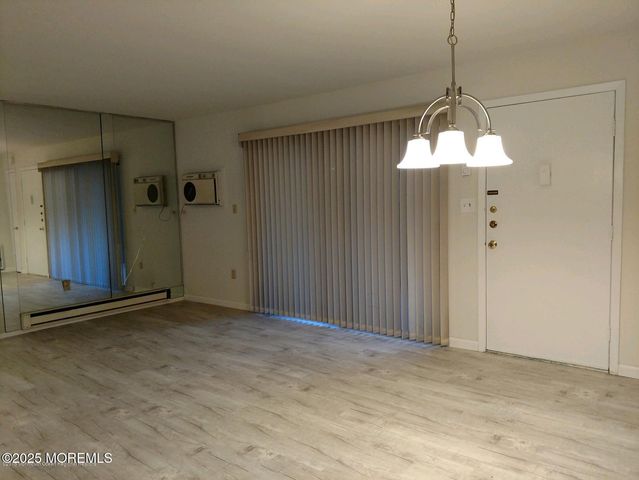 137 Amberly Drive E, Manalapan, NJ 07726