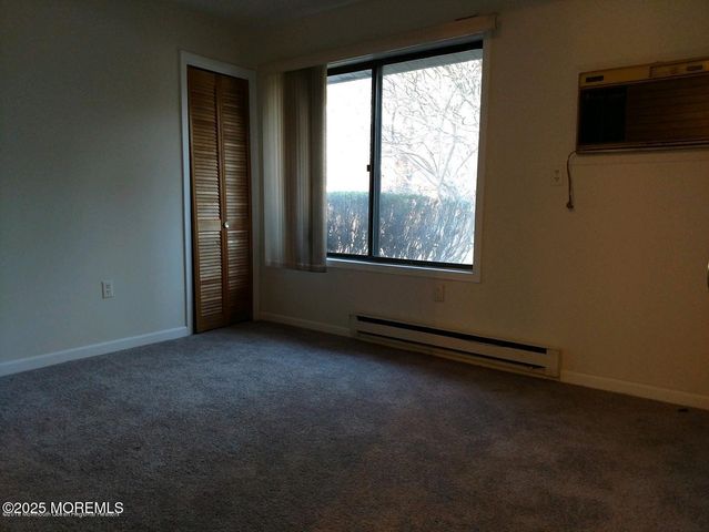 137 Amberly Drive E, Manalapan, NJ 07726