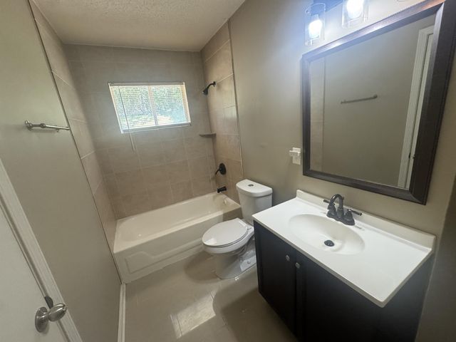 4200 CLYDESDALE DR, Memphis, TN 38109