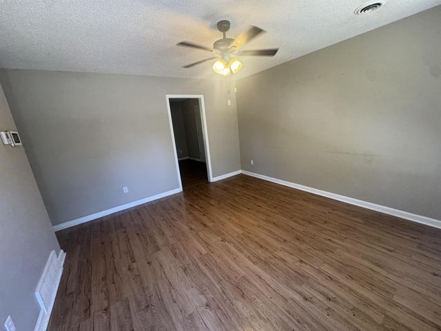 4200 CLYDESDALE DR, Memphis, TN 38109
