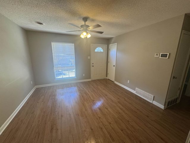 4200 CLYDESDALE DR, Memphis, TN 38109