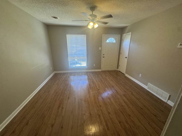 4200 CLYDESDALE DR, Memphis, TN 38109