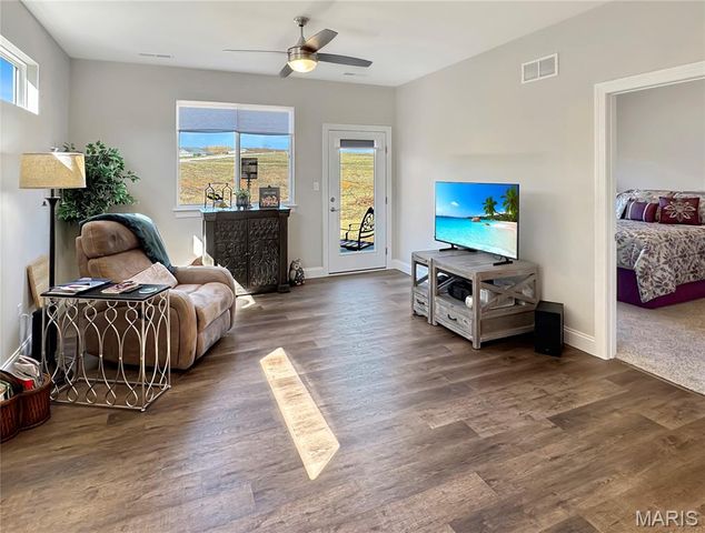 891 Walter Way, Washington, MO 63090