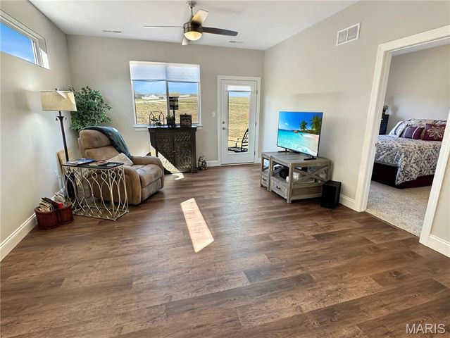 891 Walter Way, Washington, MO 63090