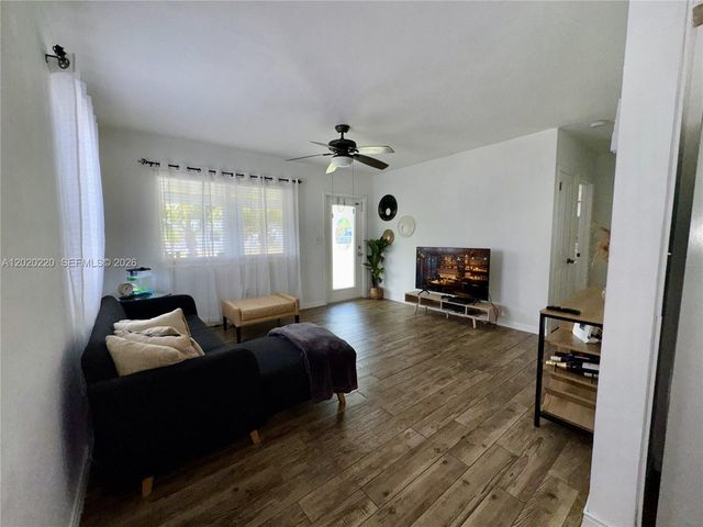 2726 Taylor St, Hollywood, FL 33020