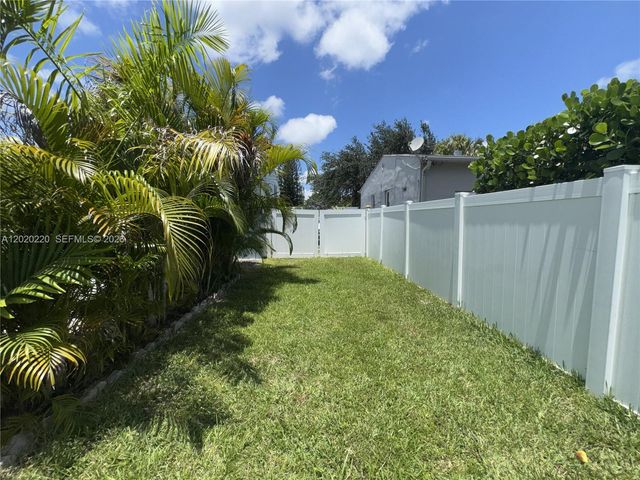 2726 Taylor St, Hollywood, FL 33020