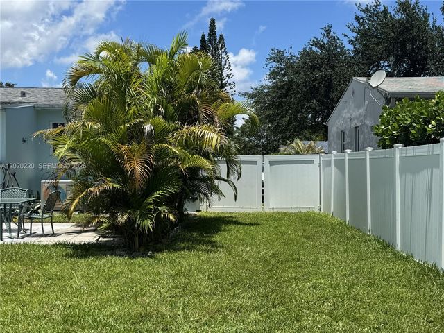 2726 Taylor St, Hollywood, FL 33020