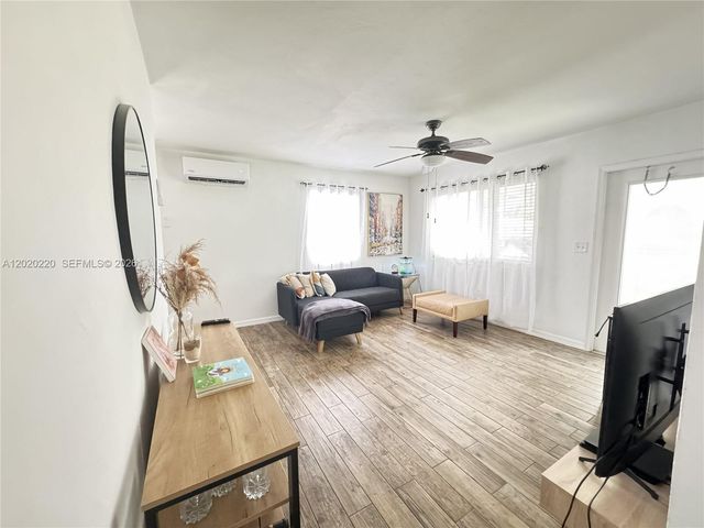 2726 Taylor St, Hollywood, FL 33020