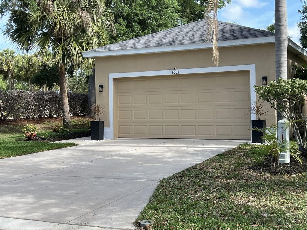 Image 2 of property listing at 7003 CHATUM LIGHT RUN, Bradenton, FL 34212