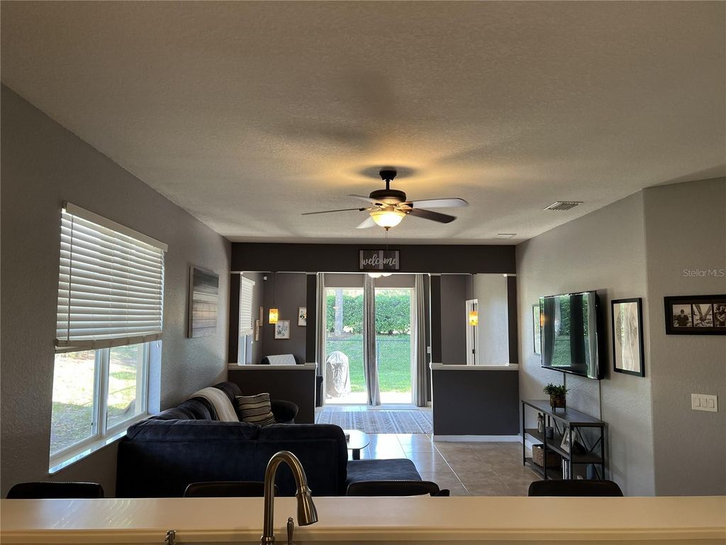 Image 13 of property listing at 7003 CHATUM LIGHT RUN, Bradenton, FL 34212