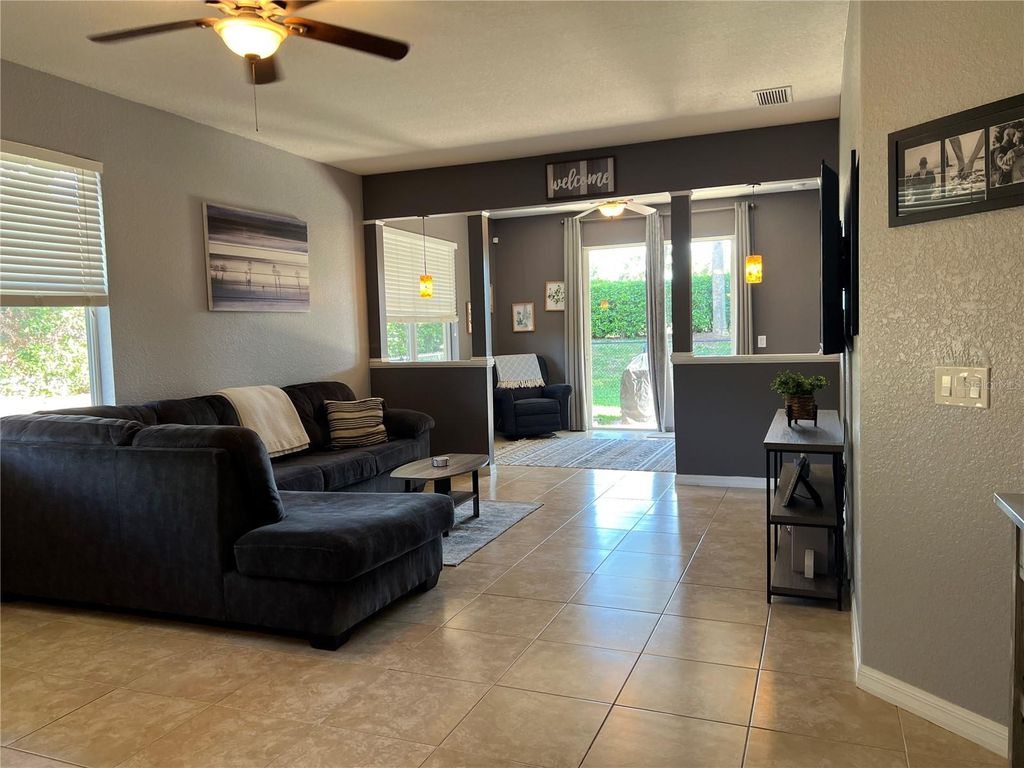 Image 14 of property listing at 7003 CHATUM LIGHT RUN, Bradenton, FL 34212