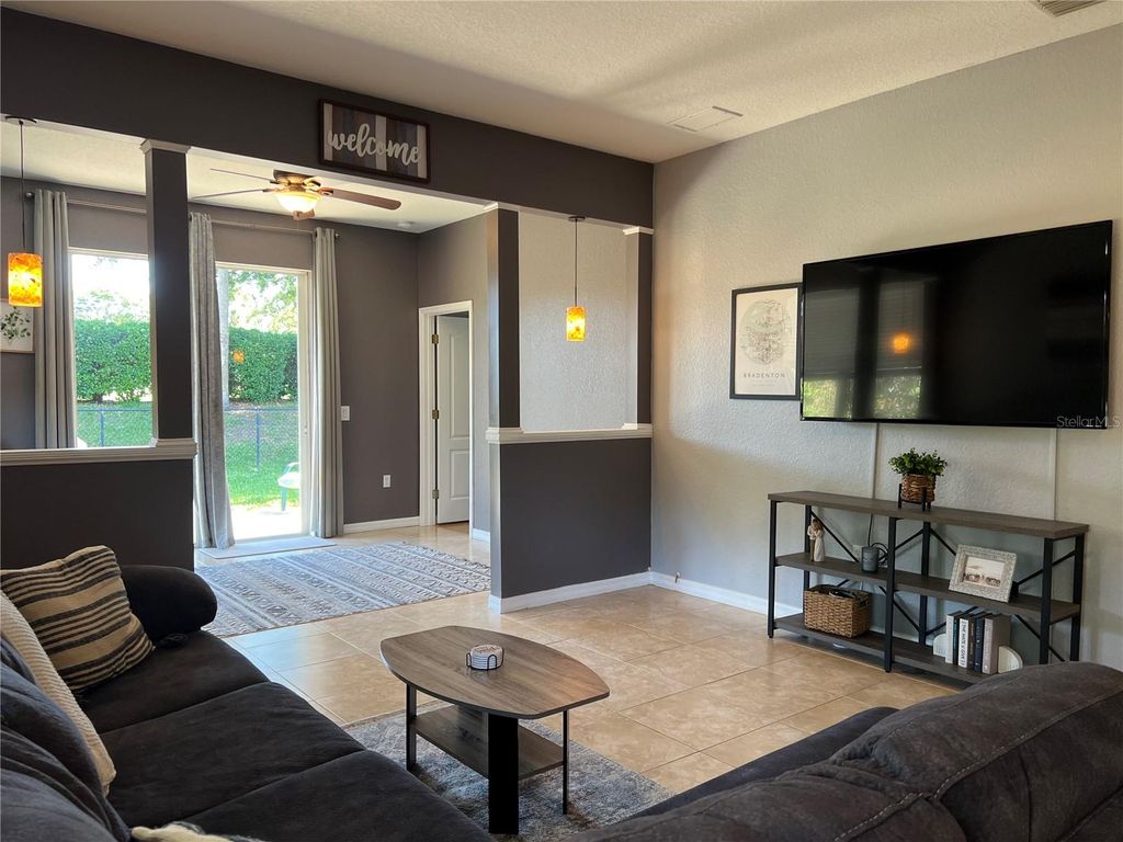 Image 15 of property listing at 7003 CHATUM LIGHT RUN, Bradenton, FL 34212