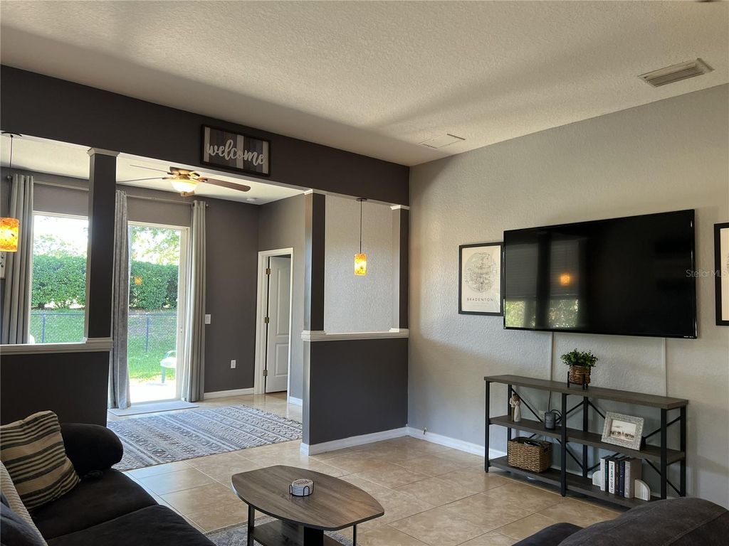 Image 16 of property listing at 7003 CHATUM LIGHT RUN, Bradenton, FL 34212