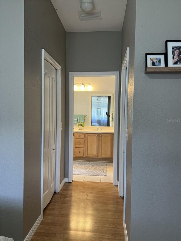 Image 25 of property listing at 7003 CHATUM LIGHT RUN, Bradenton, FL 34212