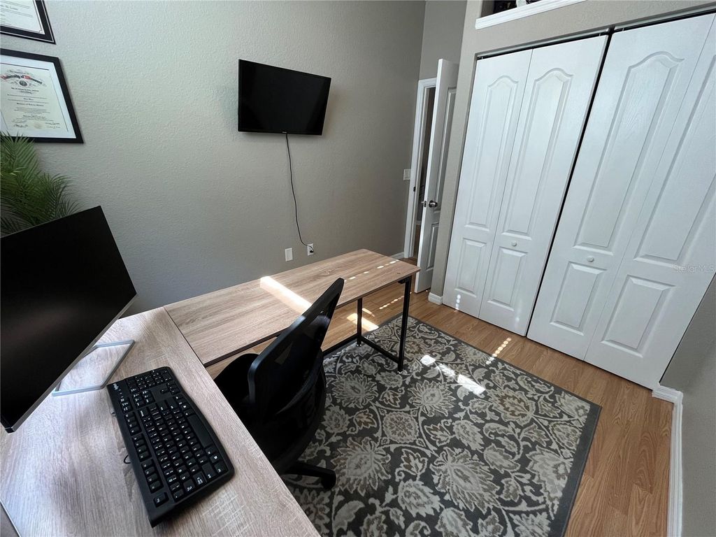 Image 36 of property listing at 7003 CHATUM LIGHT RUN, Bradenton, FL 34212