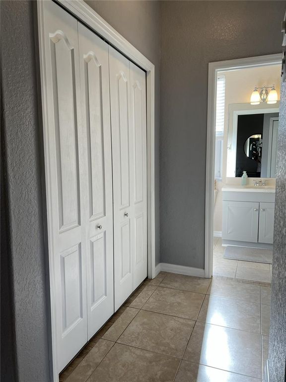 Image 37 of property listing at 7003 CHATUM LIGHT RUN, Bradenton, FL 34212