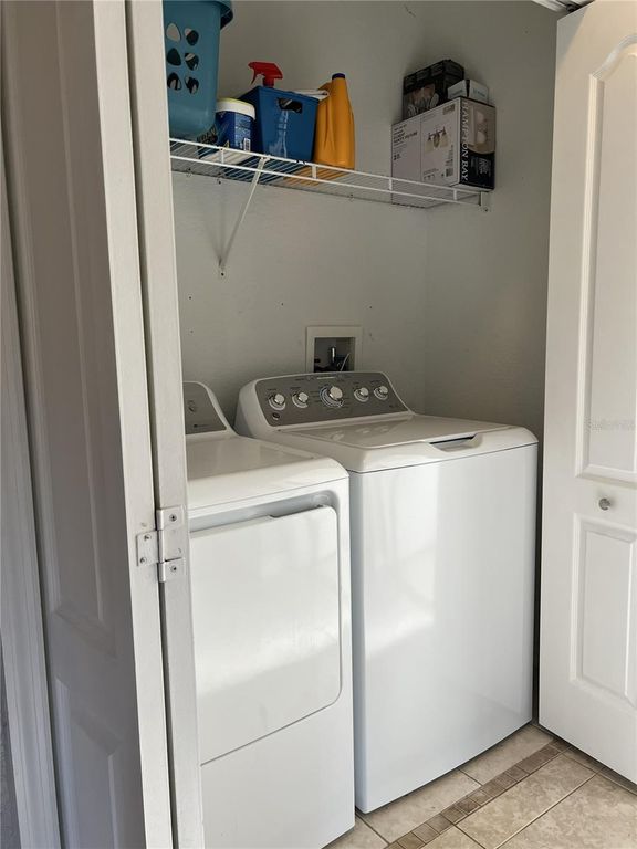 Image 39 of property listing at 7003 CHATUM LIGHT RUN, Bradenton, FL 34212