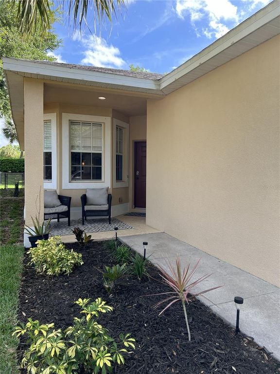 Image 5 of property listing at 7003 CHATUM LIGHT RUN, Bradenton, FL 34212