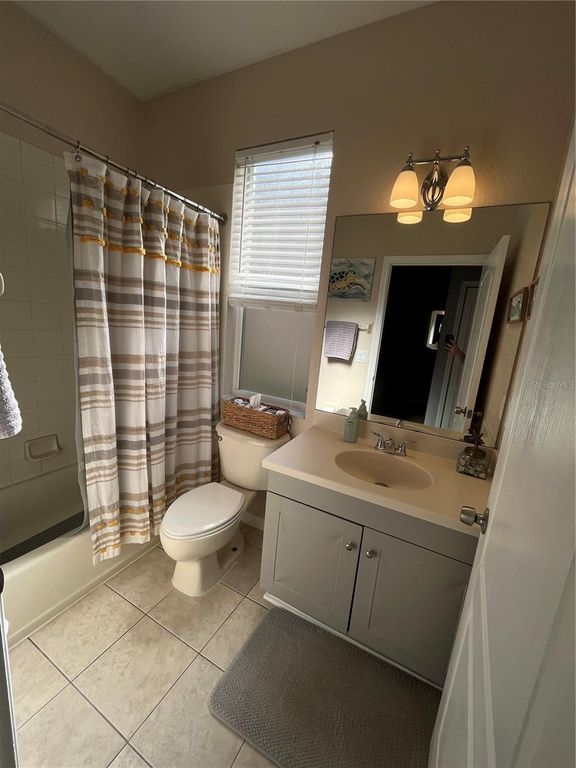 Image 43 of property listing at 7003 CHATUM LIGHT RUN, Bradenton, FL 34212