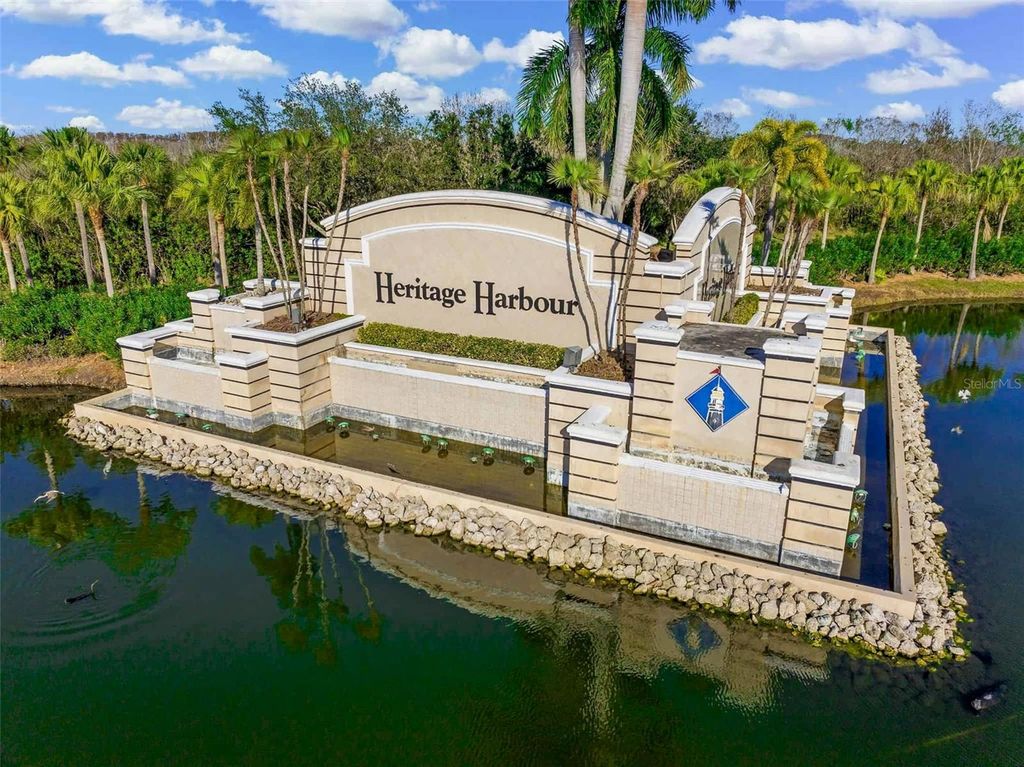 Image 57 of property listing at 7003 CHATUM LIGHT RUN, Bradenton, FL 34212