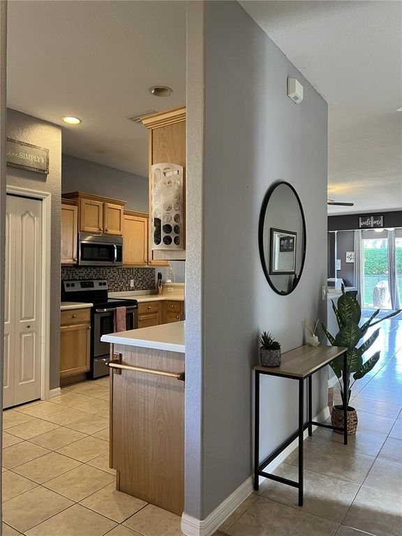 Image 7 of property listing at 7003 CHATUM LIGHT RUN, Bradenton, FL 34212