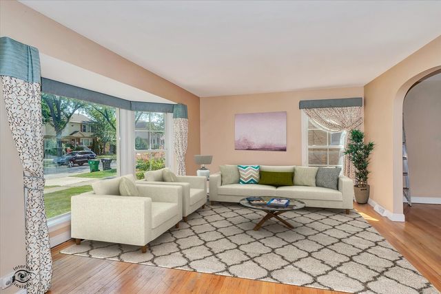 1816 Manchester Avenue, Westchester, IL 60154