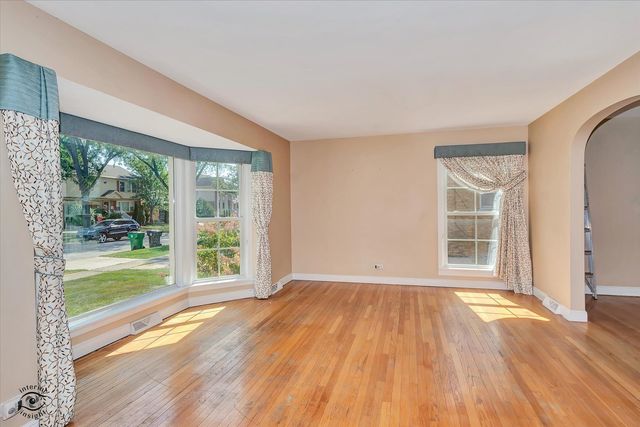 1816 Manchester Avenue, Westchester, IL 60154