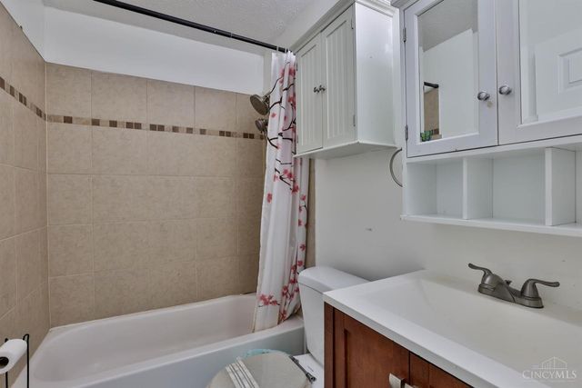 6077 Snowhill Drive, Liberty Twp, OH 45011