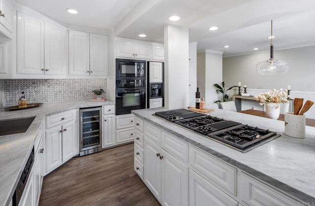 7525 Jerez Court F, Carlsbad, CA 92009
