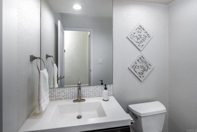 7525 Jerez Court F, Carlsbad, CA 92009