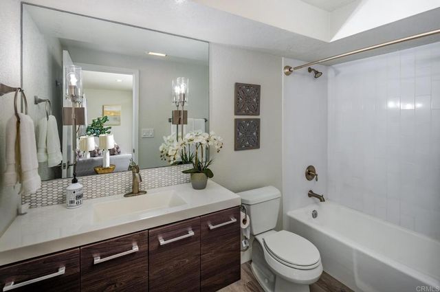 7525 Jerez Court F, Carlsbad, CA 92009