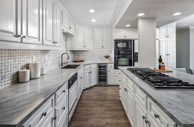 7525 Jerez Court F, Carlsbad, CA 92009