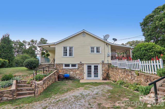 120 Caring Place Loop, Clyde, NC 28721