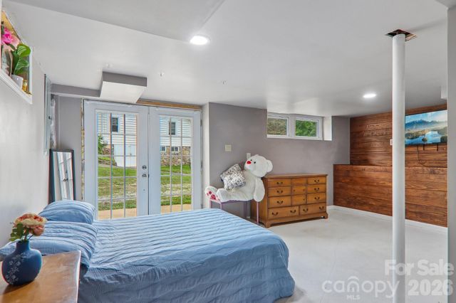 120 Caring Place Loop, Clyde, NC 28721