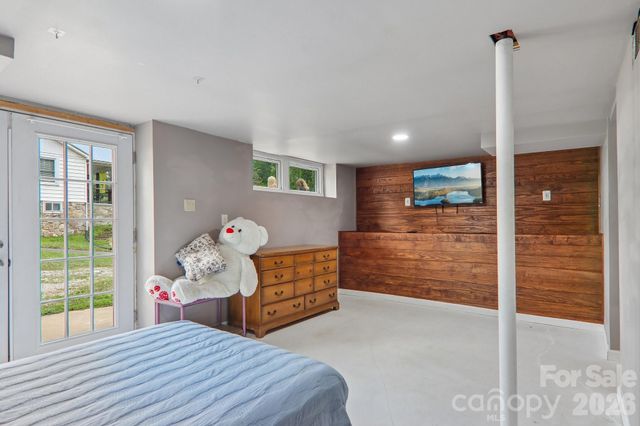120 Caring Place Loop, Clyde, NC 28721