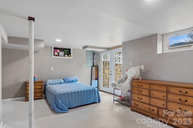 120 Caring Place Loop, Clyde, NC 28721