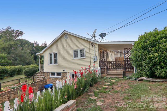 120 Caring Place Loop, Clyde, NC 28721