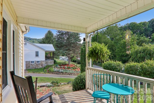 120 Caring Place Loop, Clyde, NC 28721