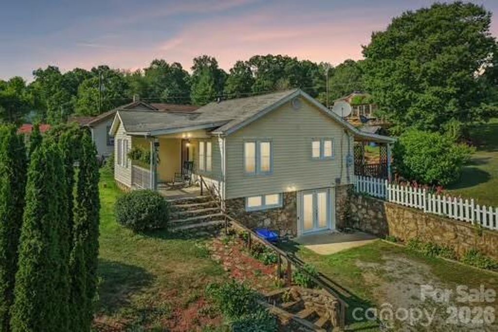 120 Caring Place Loop, Clyde, NC 28721