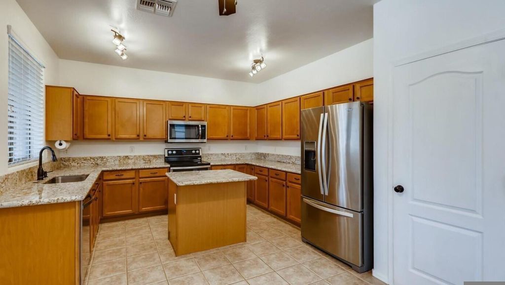17259 W Smokey Drive, Surprise, AZ 85388