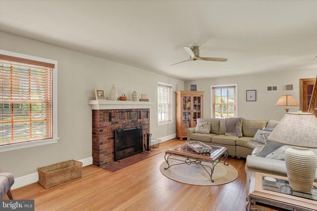 2900 MARKET ST, Camp Hill, PA 17011
