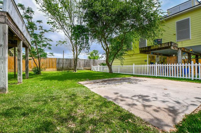 704 6th Street, Kemah, TX 77565
