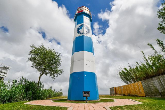 704 6th Street, Kemah, TX 77565