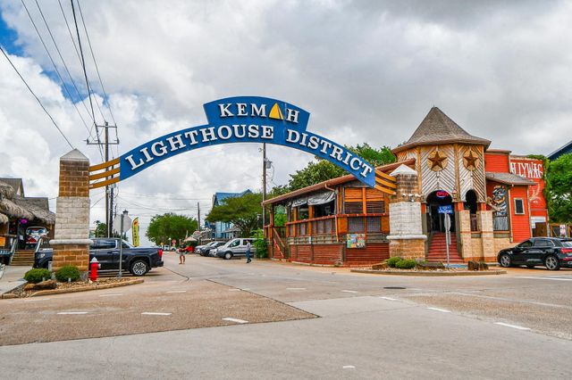 704 6th Street, Kemah, TX 77565