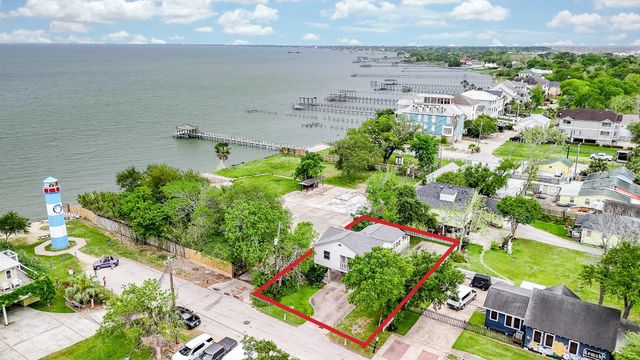 704 6th Street, Kemah, TX 77565