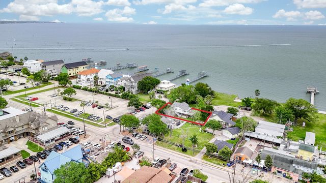 704 6th Street, Kemah, TX 77565